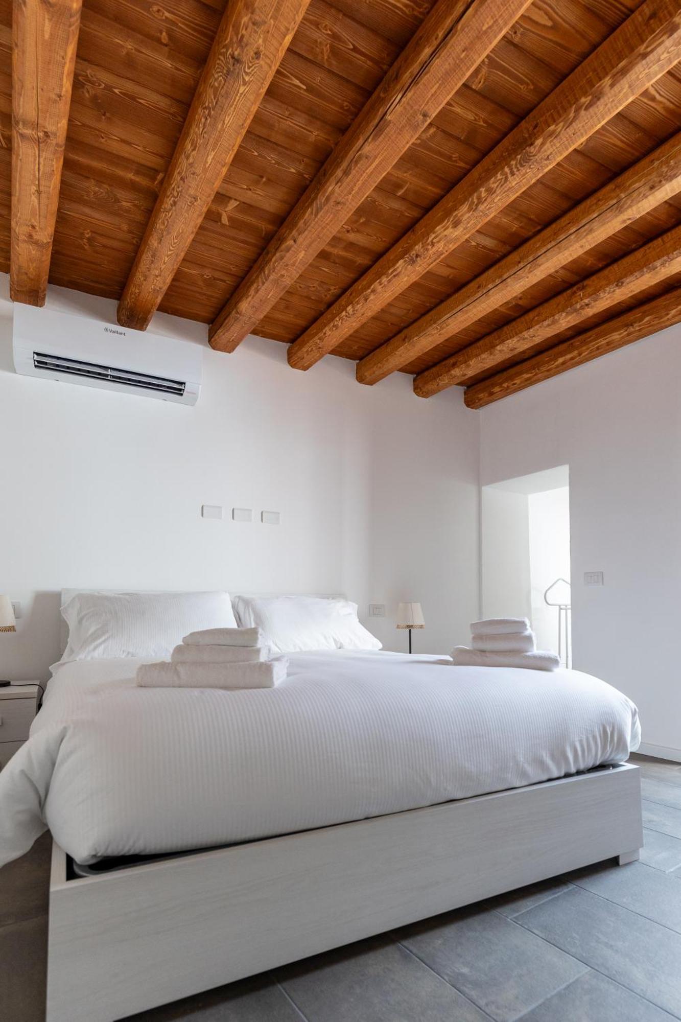 Piazza Del Lago Suites Menaggio Exterior foto